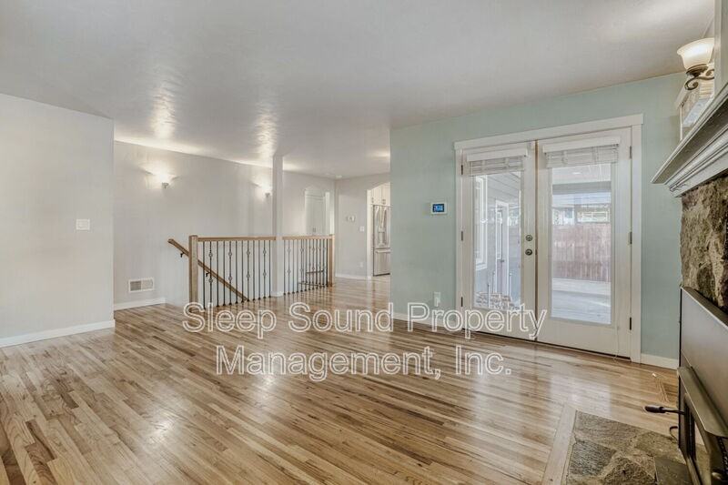 2507 Ne 59th St - Photo 4 of 28