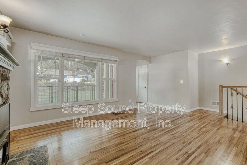2507 Ne 59th St - Photo 5 of 28