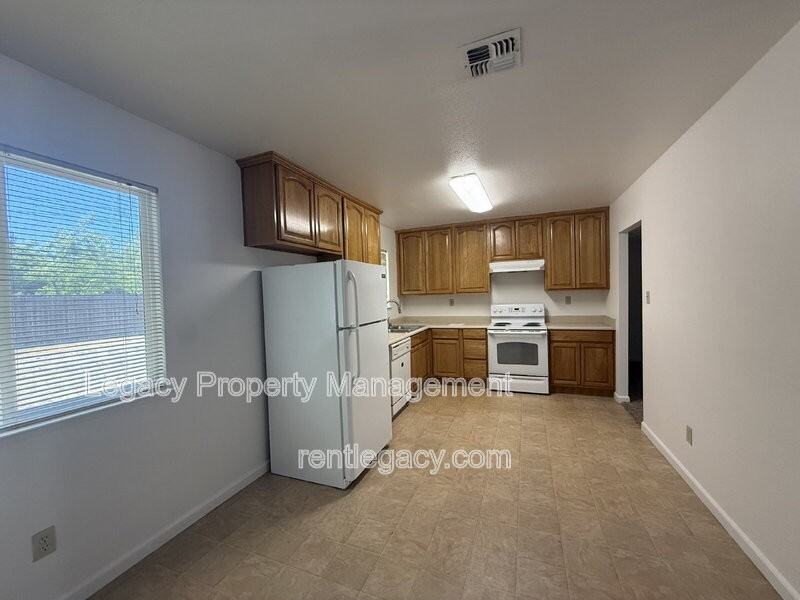 6635 Chandler Dr - Photo 4 of 18