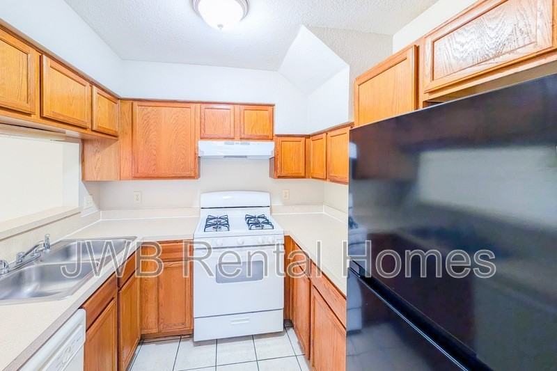 75 W 7th St - Photo 2 of 15