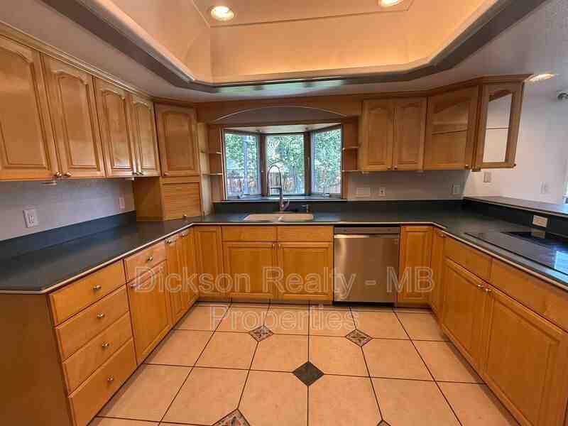 3970 Bolivar Ct - Photo 6 of 31