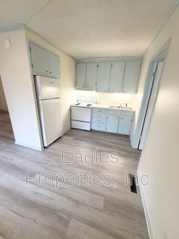 2803 Warrick Cir #F1 - Photo 2 of 6
