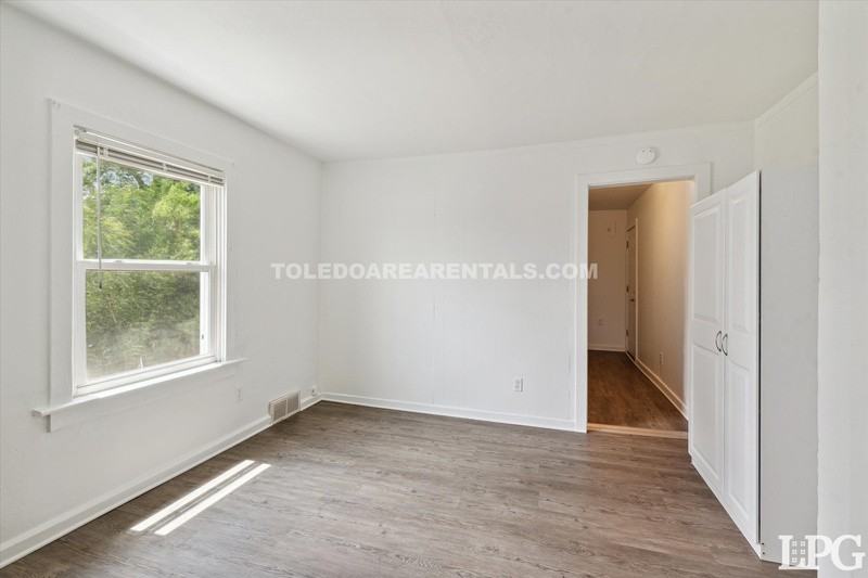 3843 Peru St #3 - Photo 4 of 16