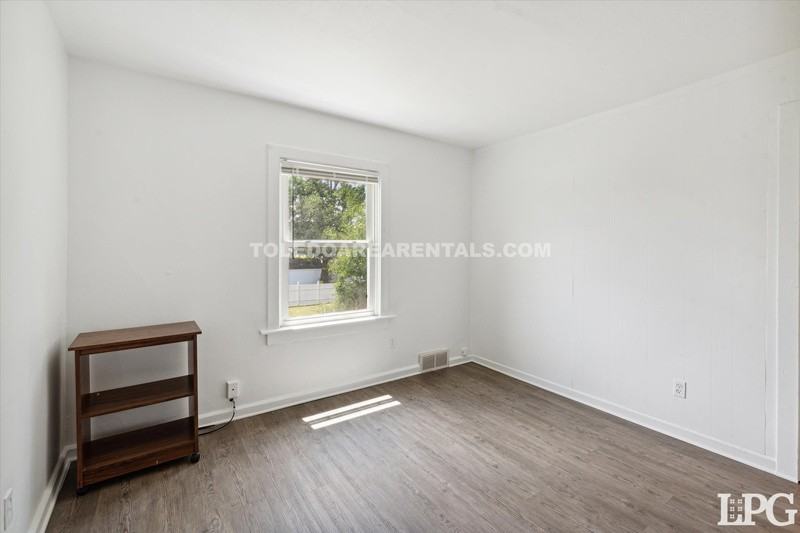 3843 Peru St #3 - Photo 6 of 16