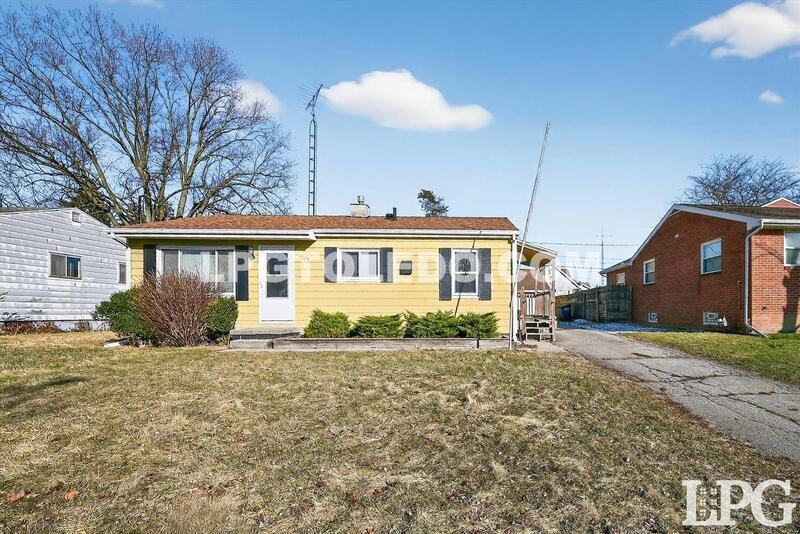 1525 Akron St - Photo 2 of 27