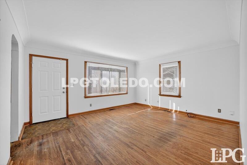 1525 Akron St - Photo 5 of 27