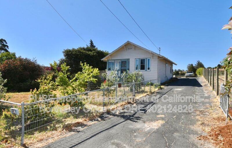 1345 Eastman Ln - Photo 2 of 8