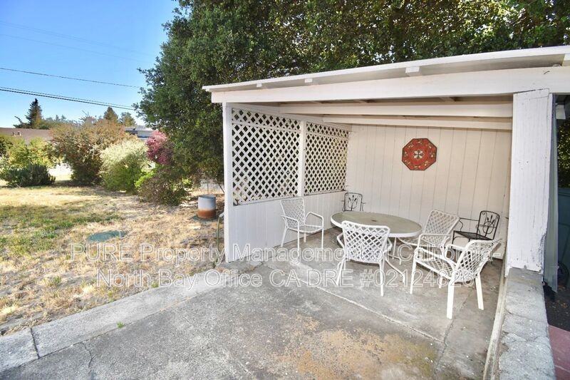 1345 Eastman Ln - Photo 5 of 8