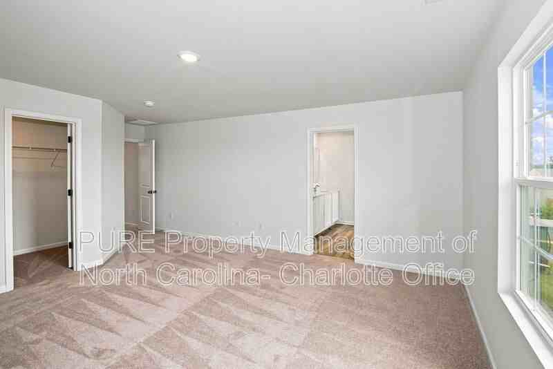 386 Hollingswood Dr - Photo 4 of 15