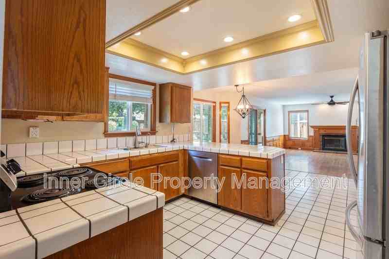 512 Bluerock Dr - Photo 6 of 38