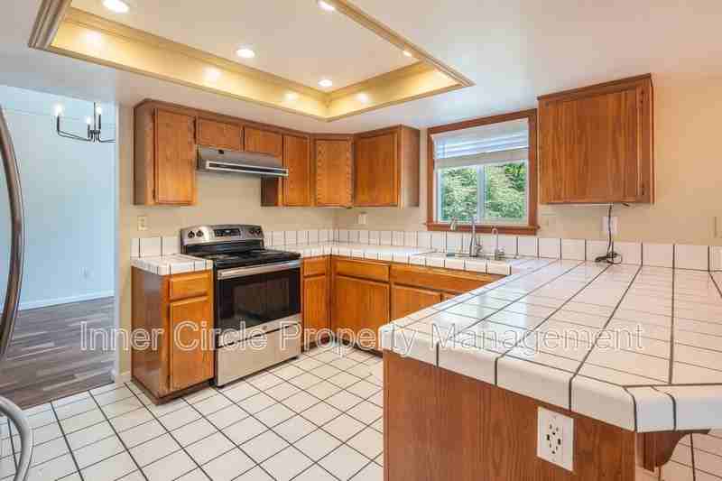 512 Bluerock Dr - Photo 7 of 38