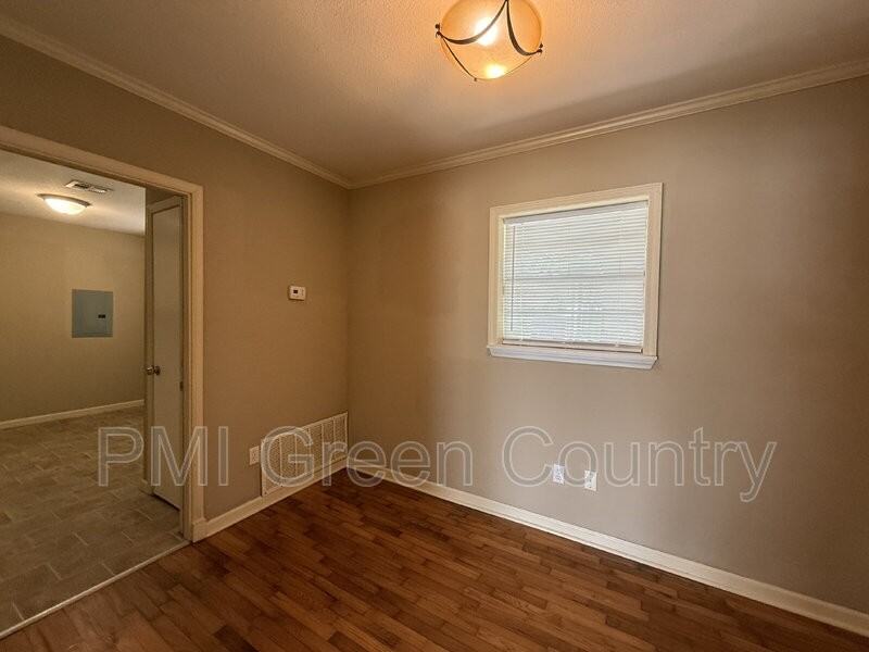5523 S Madison Ave - Photo 6 of 18