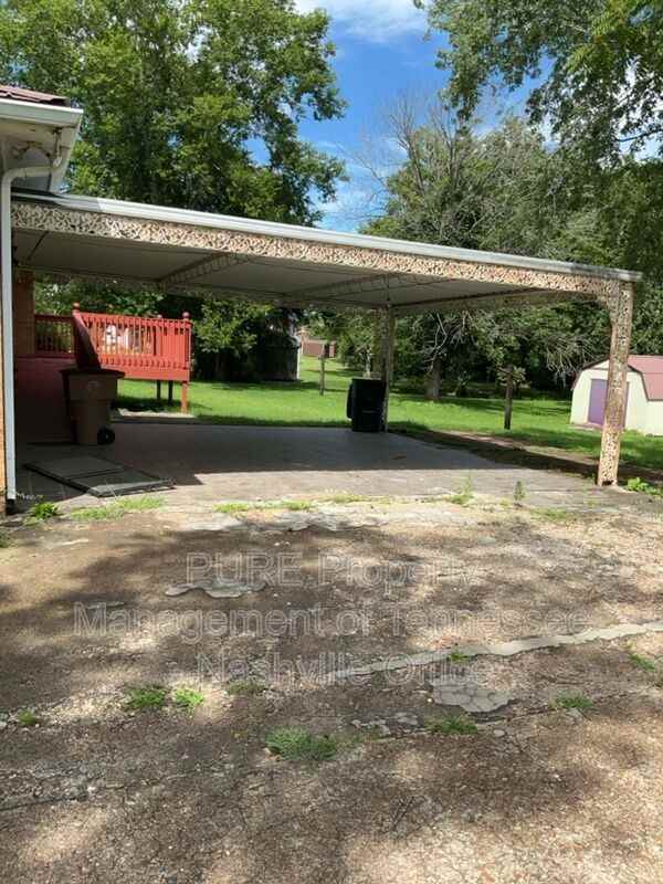 3912 Hydesdale Ln - Photo 2 of 10