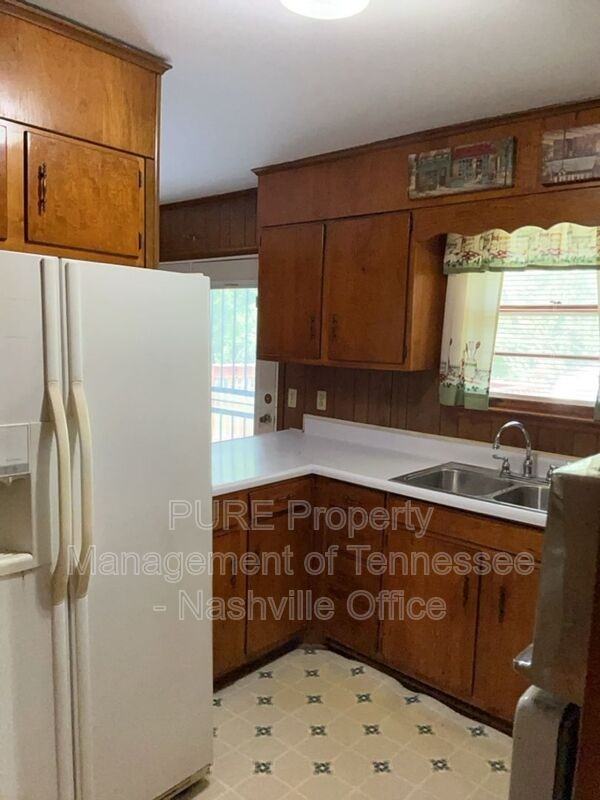 3912 Hydesdale Ln - Photo 6 of 10