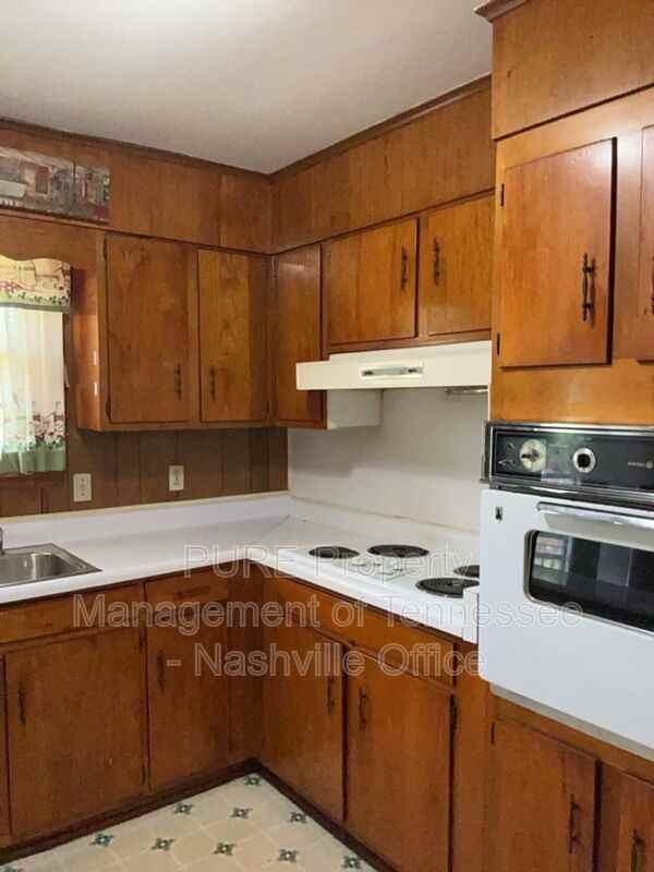 3912 Hydesdale Ln - Photo 7 of 10