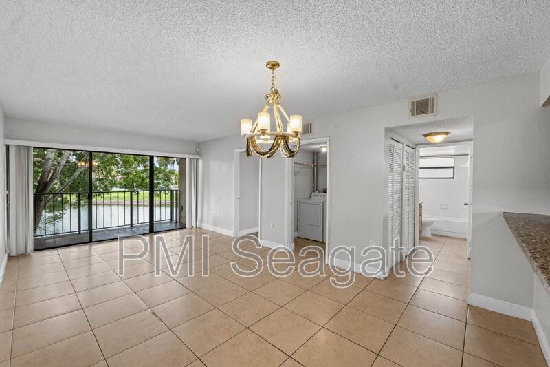 1543 Lake Crystal Dr #G