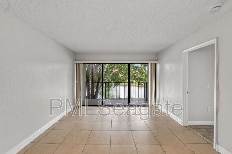 1543 Lake Crystal Dr #G - Photo 2 of 28