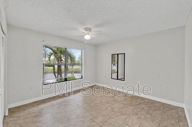 1543 Lake Crystal Dr #G - Photo 7 of 28