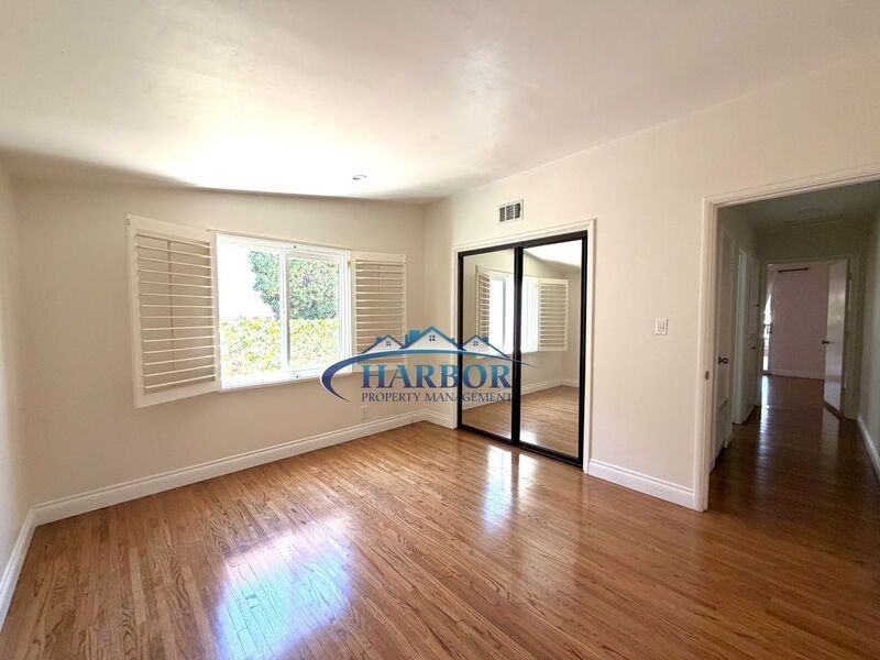 1630 Miracosta St - Photo 4 of 30