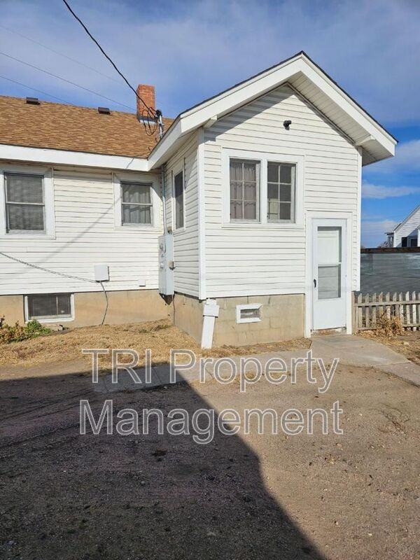 2204 1/2 9th St - Photo 2 of 15