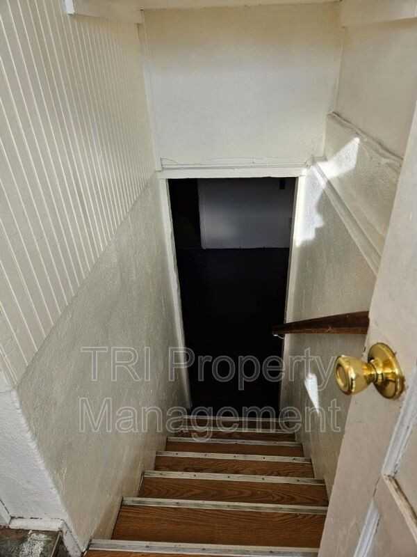 2204 1/2 9th St - Photo 4 of 15