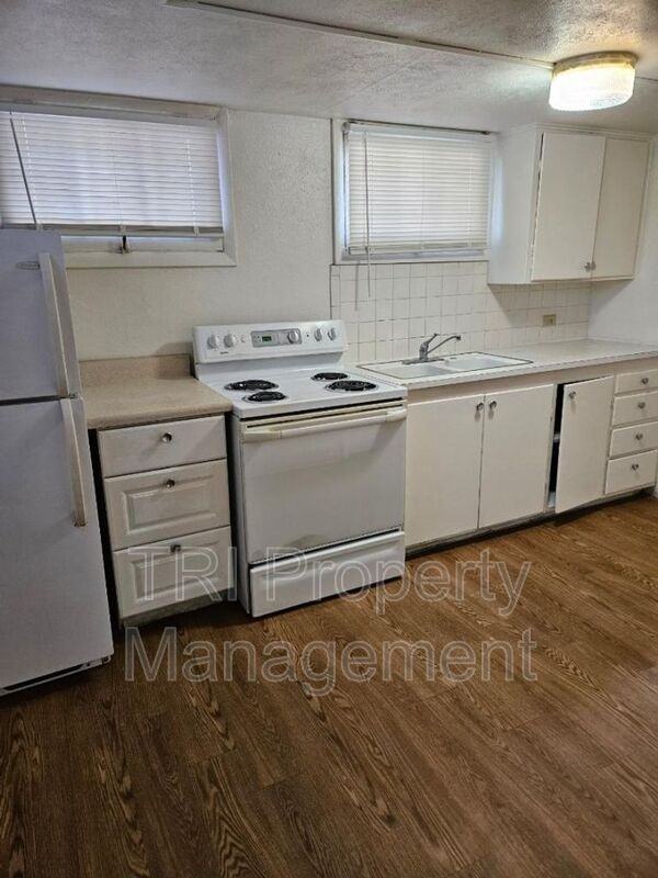 2204 1/2 9th St - Photo 6 of 15