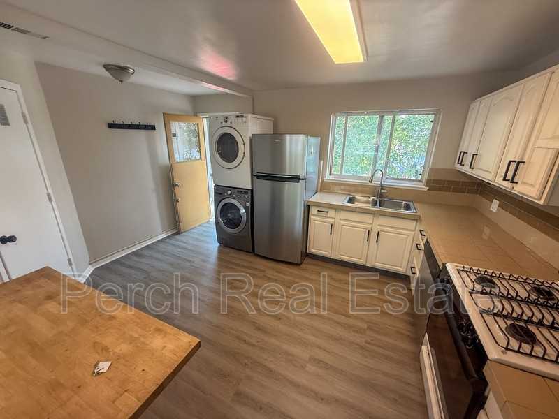 954 Winona Ct - Photo 4 of 20
