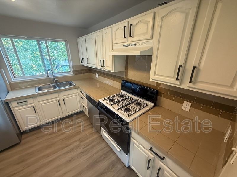 954 Winona Ct - Photo 5 of 20