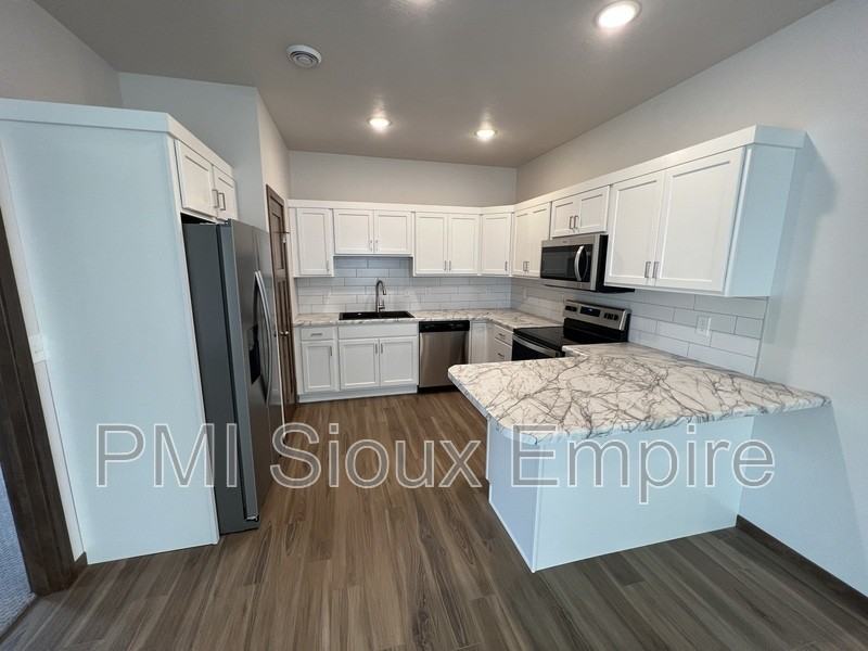 5510 E Lebridge St - Photo 3 of 14