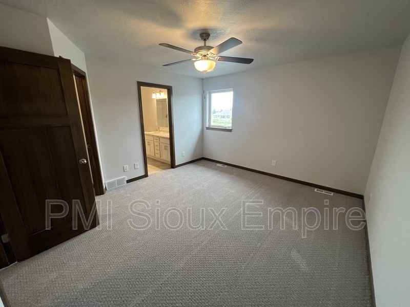 5510 E Lebridge St - Photo 4 of 14