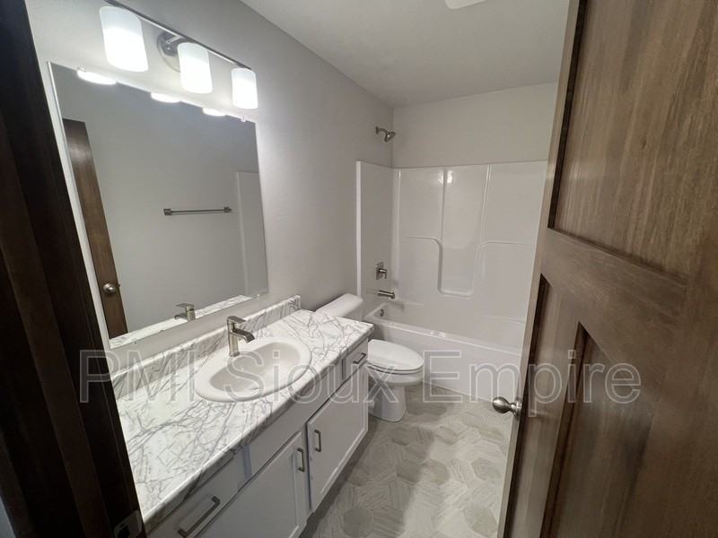5510 E Lebridge St - Photo 5 of 14