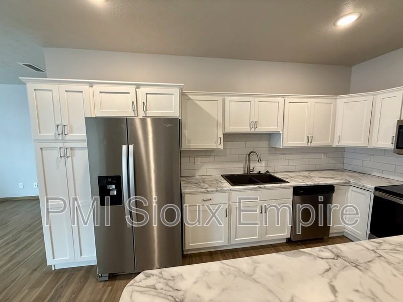 6114 E Copper Pl - Photo 4 of 14