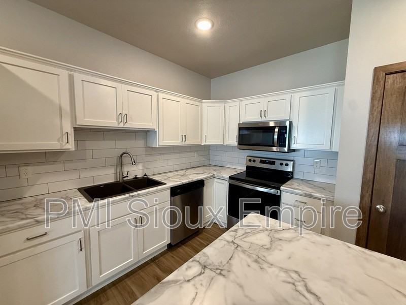 6114 E Copper Pl - Photo 5 of 14