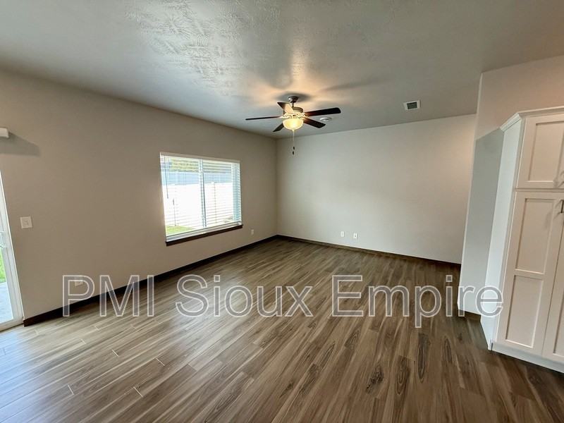 6114 E Copper Pl - Photo 7 of 14