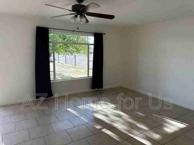 2037 N 21st Pl - Photo 2 of 10