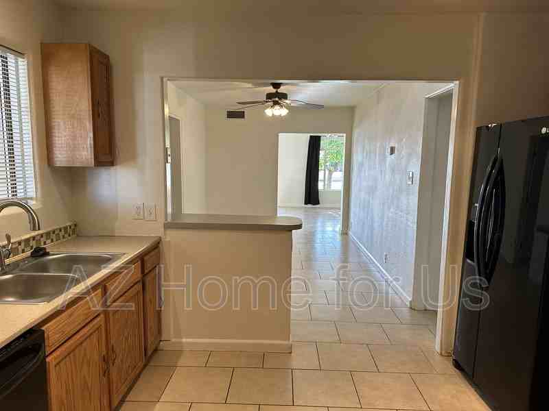 2037 N 21st Pl - Photo 4 of 10