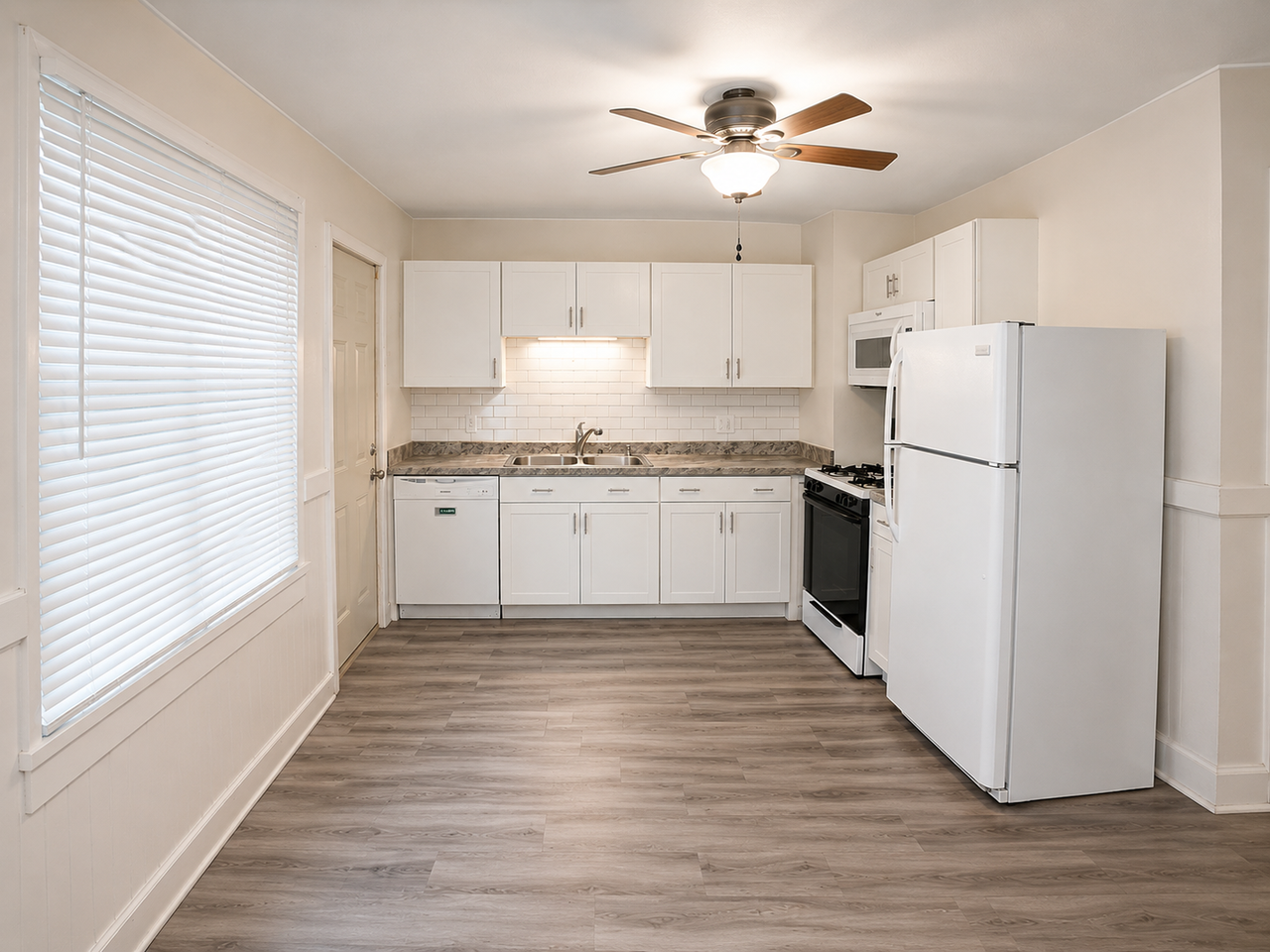 131 Eaton Ave - Photo 2 of 7