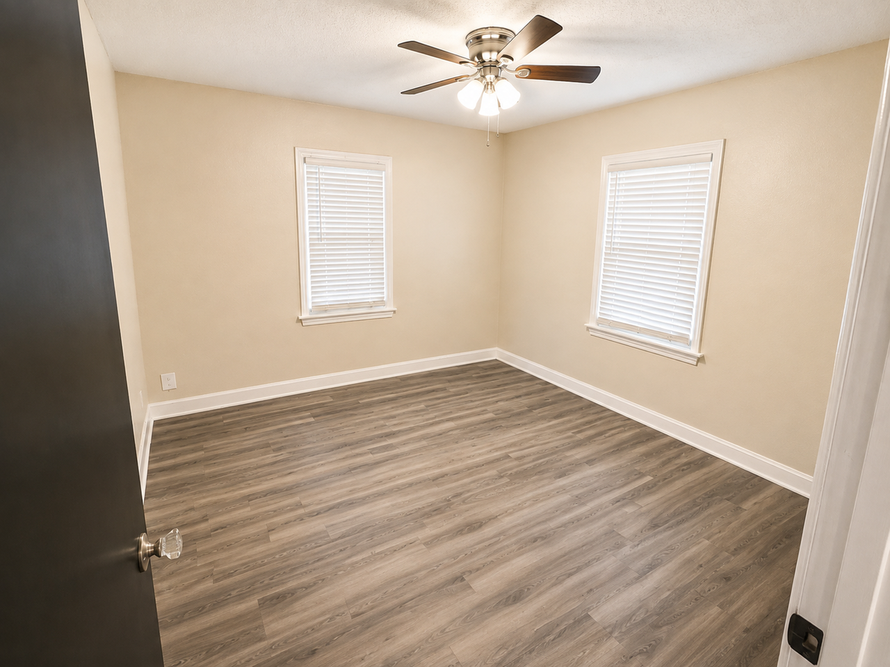 131 Eaton Ave - Photo 3 of 7