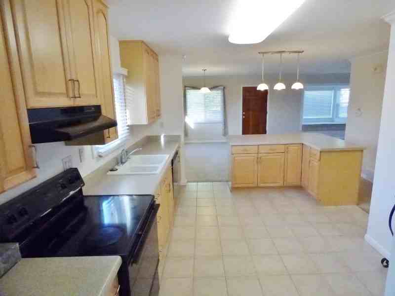 9590 S Amber Ln - Photo 4 of 15