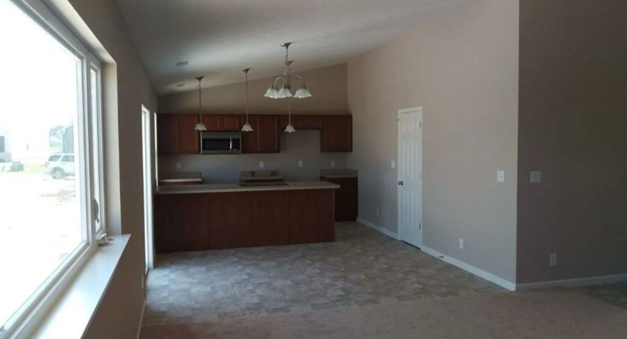 2111 Rutherford Dr - Photo 4 of 10