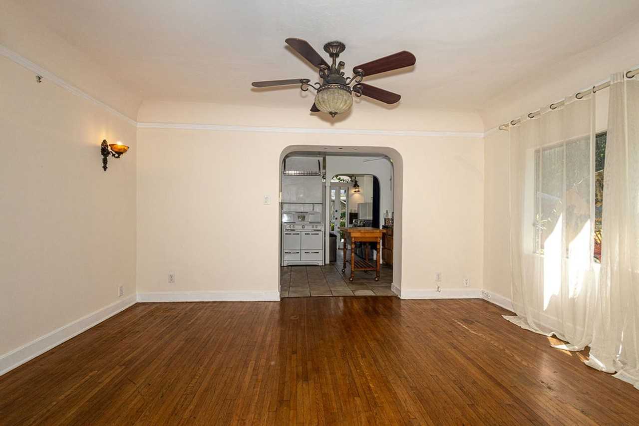 812 N June St - Photo 4 of 50