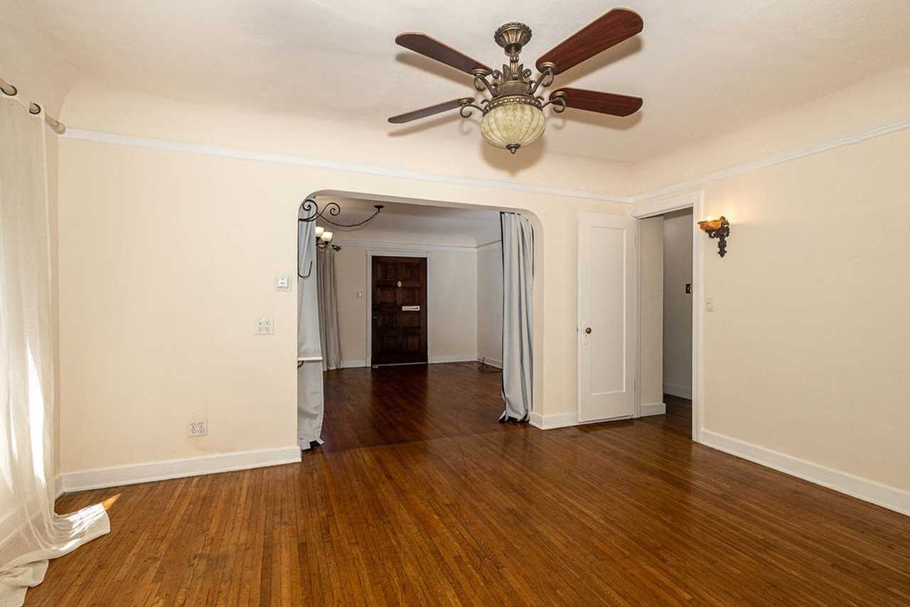 812 N June St - Photo 5 of 50