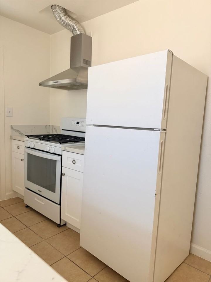 549 Mcintosh St - Photo 7 of 9