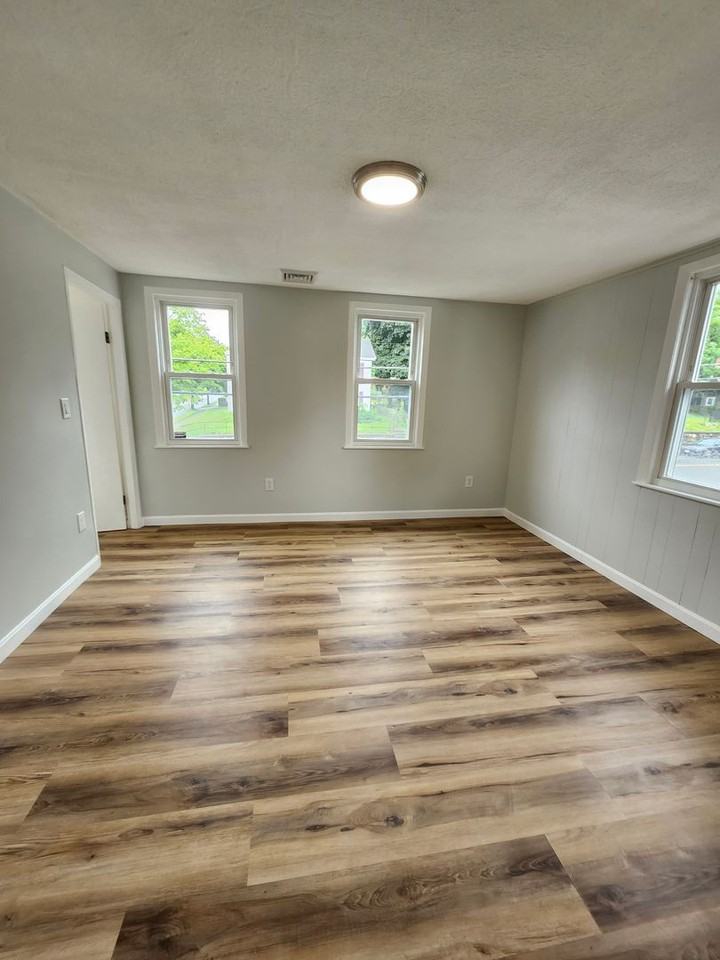 63 Main St - Photo 4 of 17