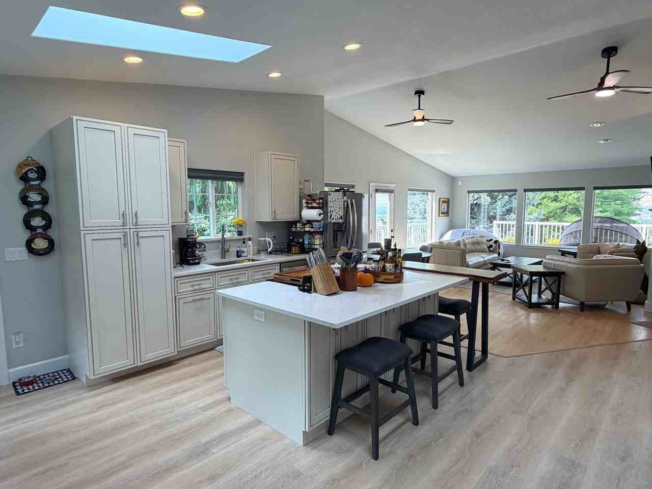 2637 Afton Pl Ne - Photo 2 of 50