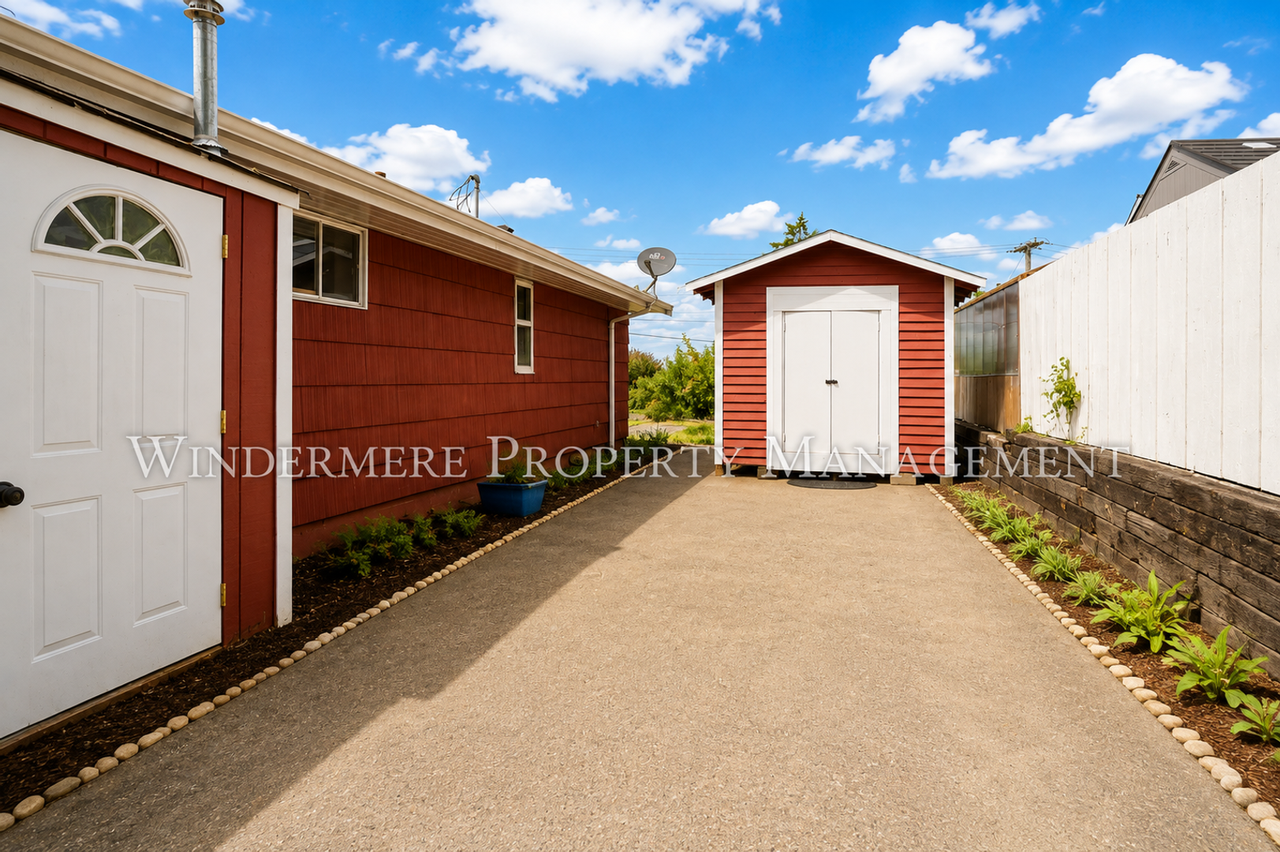 601 Hull Ave - Photo 2 of 13