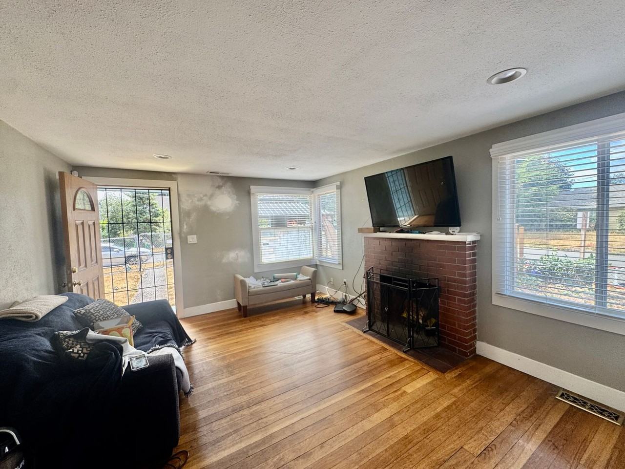 6908 S 115th St - Photo 6 of 9