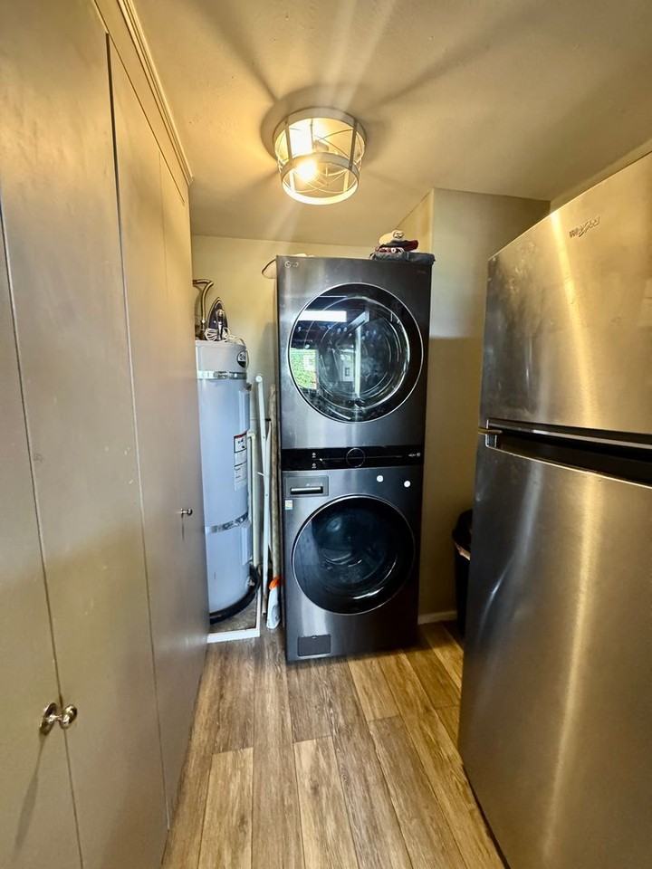 6908 S 115th St - Photo 7 of 9