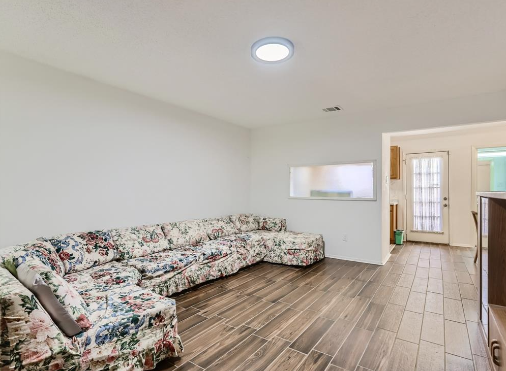 8400 Jamestown Dr #512 - Photo 2 of 11