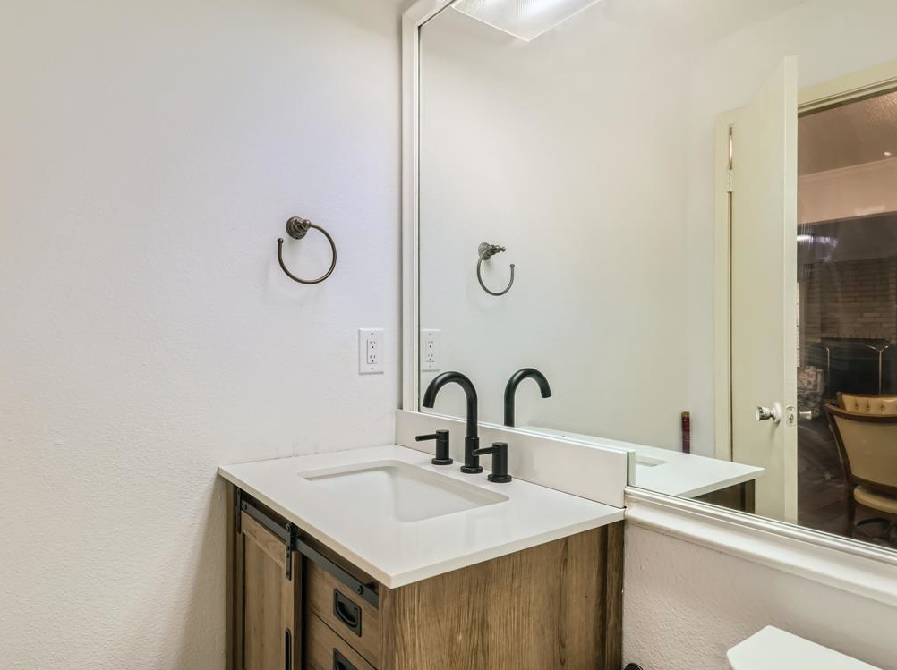 8400 Jamestown Dr #512 - Photo 7 of 11